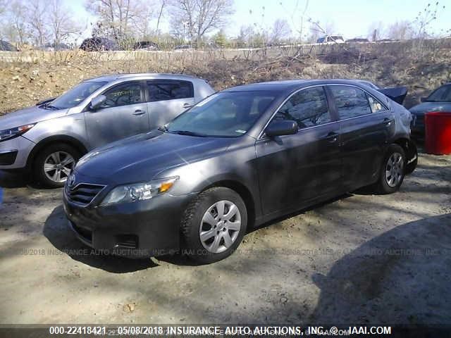 4T4BF3EK9BR090748 - 2011 TOYOTA CAMRY SE/LE/XLE GRAY photo 2