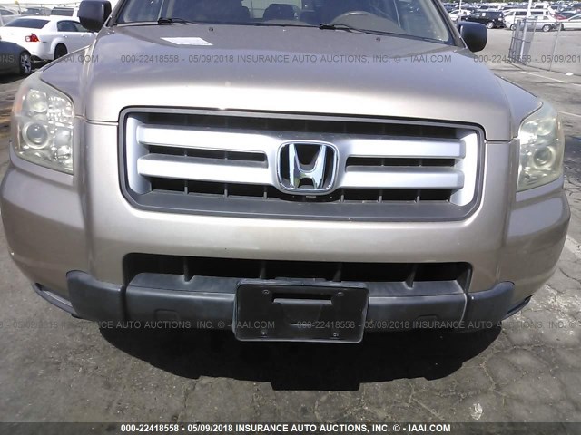 5FNYF28126B014602 - 2006 HONDA PILOT LX GOLD photo 6