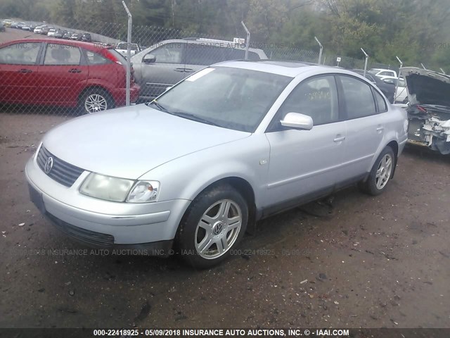 WVWPD23B3YP222854 - 2000 VOLKSWAGEN PASSAT GLX 灰色 照片 2