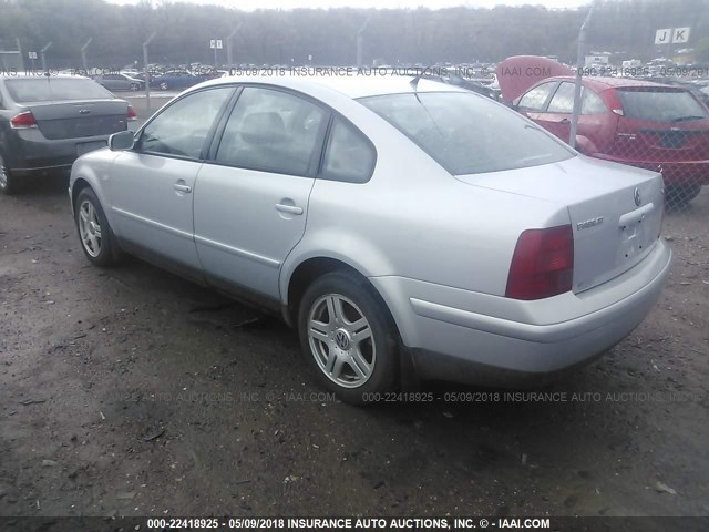 WVWPD23B3YP222854 - 2000 VOLKSWAGEN PASSAT GLX 灰色 照片 3