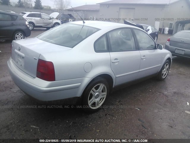 WVWPD23B3YP222854 - 2000 VOLKSWAGEN PASSAT GLX 灰色 照片 4
