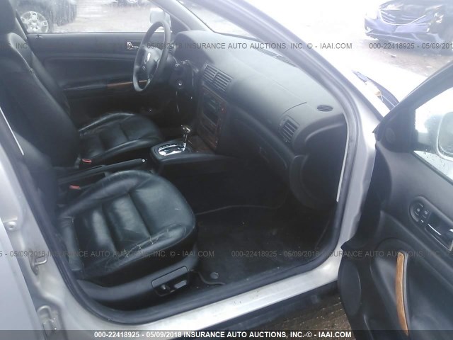 WVWPD23B3YP222854 - 2000 VOLKSWAGEN PASSAT GLX 灰色 照片 5