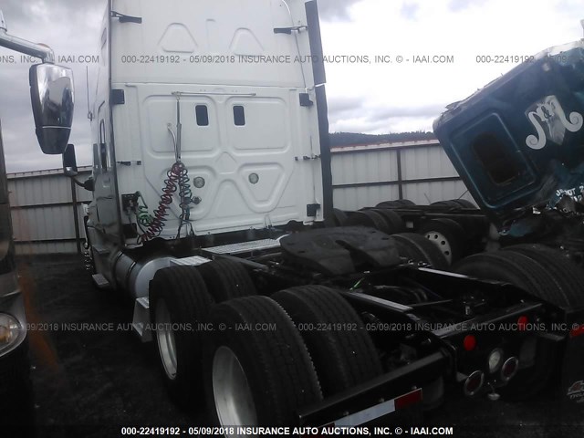 3AKJGLD54GSGZ3249 - 2016 FREIGHTLINER CASCADIA 125  WHITE photo 3