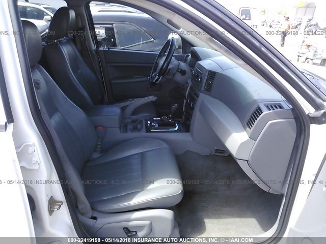 1J8HR48P47C605707 - 2007 JEEP GRAND CHEROKEE LAREDO/COLUMBIA/FREEDOM 白色 照片 5