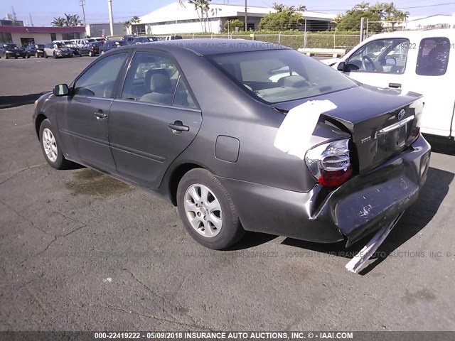 JTDBF32K530127502 - 2003 TOYOTA CAMRY LE/XLE GRAY photo 3