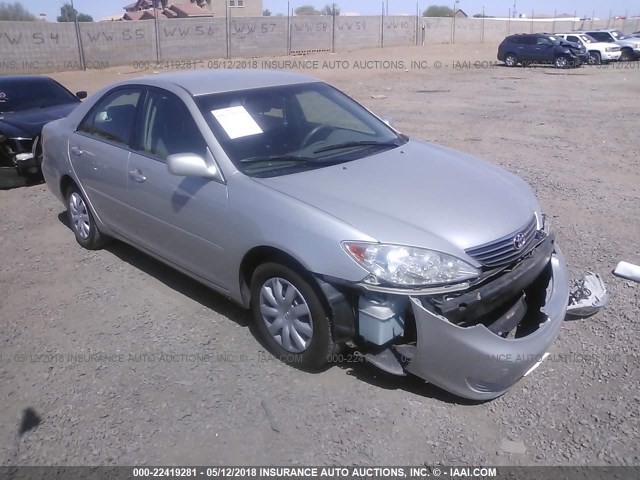 4T1BE32K75U559762 - 2005 TOYOTA CAMRY LE/XLE/SE ვერცხლისფერი ფოტო 1