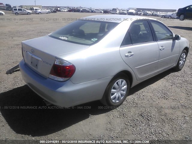 4T1BE32K75U559762 - 2005 TOYOTA CAMRY LE/XLE/SE ვერცხლისფერი ფოტო 4