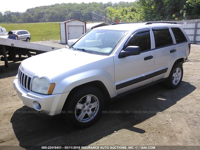 1J4GR48K55C568164 - 2005 JEEP GRAND CHEROKEE LAREDO/COLUMBIA/FREEDOM SILVER photo 2