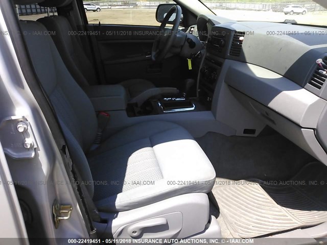 1J4GR48K55C568164 - 2005 JEEP GRAND CHEROKEE LAREDO/COLUMBIA/FREEDOM 银色 照片 5