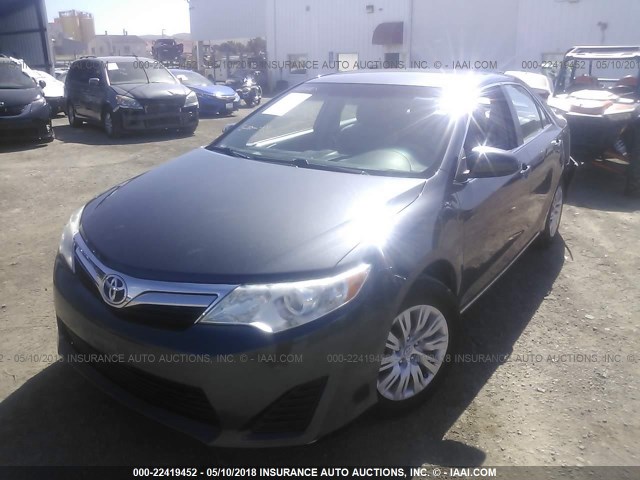 4T1BF1FK6CU585097 - 2012 TOYOTA CAMRY SE/LE/XLE 灰色 照片 2
