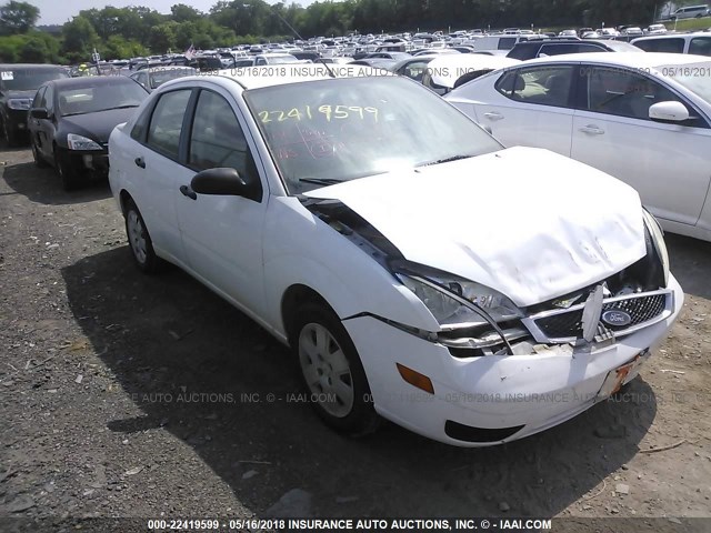 1FAFP34N97W187877 - 2007 FORD FOCUS ZX4/S/SE/SES WHITE photo 1