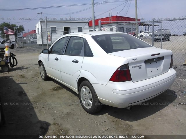 1FAFP34N97W187877 - 2007 FORD FOCUS ZX4/S/SE/SES WHITE photo 3