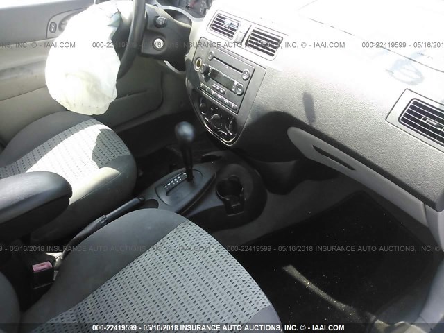 1FAFP34N97W187877 - 2007 FORD FOCUS ZX4/S/SE/SES WHITE photo 5