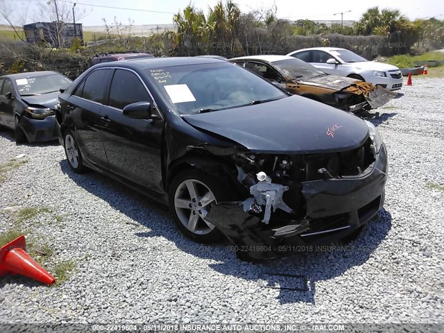 4T1BF1FKXEU804257 - 2014 TOYOTA CAMRY L/SE/LE/XLE Qara foto 1