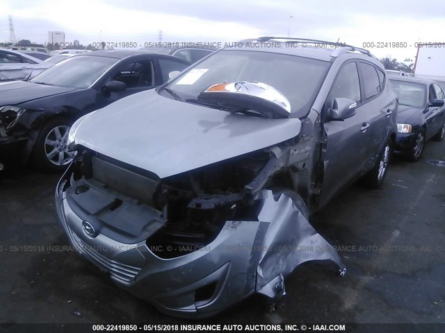 KM8JU3AC6DU741458 - 2013 HYUNDAI TUCSON GLS/LIMITED SILVER photo 2