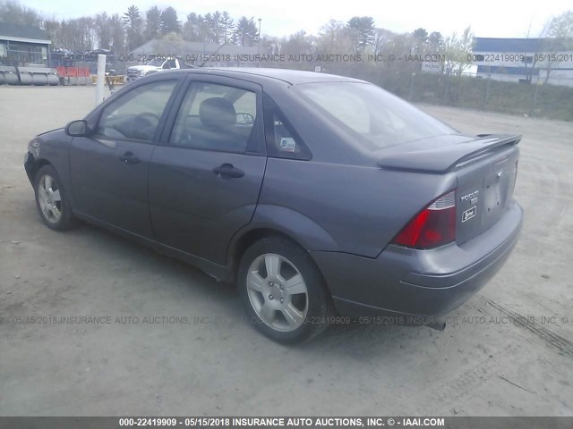 1FAFP34NX6W171489 - 2006 FORD FOCUS ZX4 GRAY photo 3