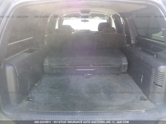 1GNEC16T11J305305 - 2001 CHEVROLET SUBURBAN C1500 GRAY photo 8