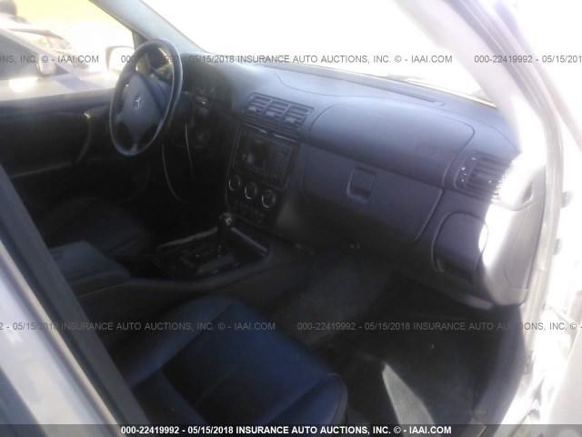 4JGAB75EX2A364267 - 2002 MERCEDES-BENZ ML 500 SILVER photo 5