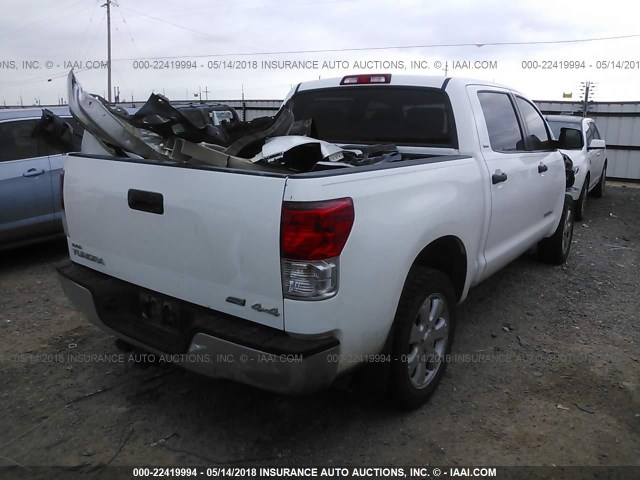 5TFDW5F11CX232390 - 2012 TOYOTA TUNDRA CREWMAX SR5 WHITE photo 4