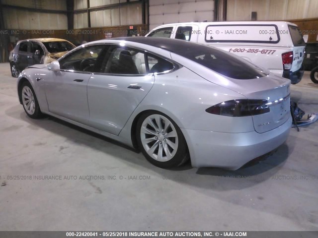 5YJSA1E20GF169873 - 2016 TESLA MODEL S Արծաթագույն լուսանկար 3