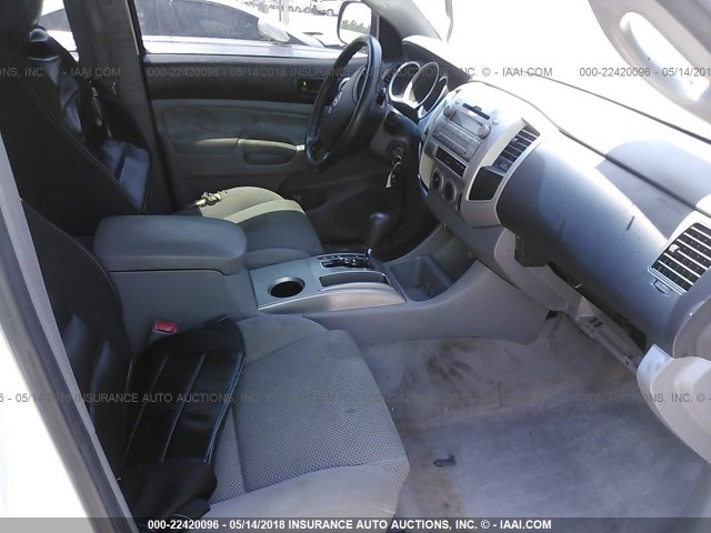 3TMLU42NX9M020901 - 2009 TOYOTA TACOMA DOUBLE CAB თეთრი ფოტო 5