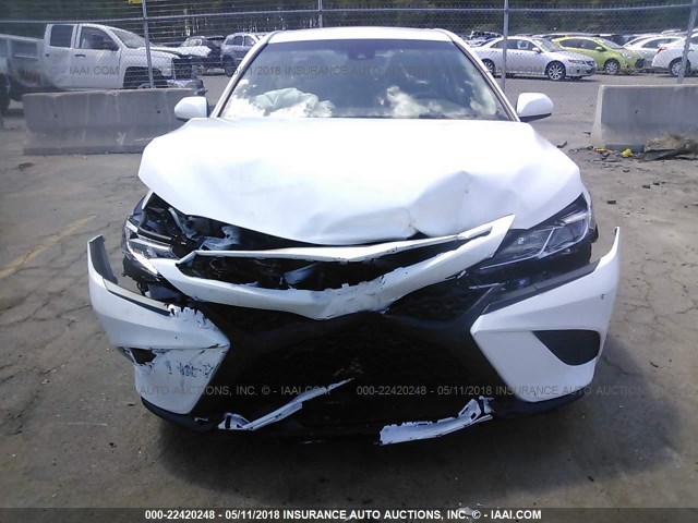 4T1B11HK4JU571577 - 2018 TOYOTA CAMRY L/LE/XLE/SE/XSE 白色 照片 6