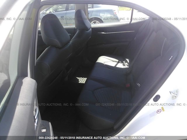 4T1B11HK4JU571577 - 2018 TOYOTA CAMRY L/LE/XLE/SE/XSE 白色 照片 8