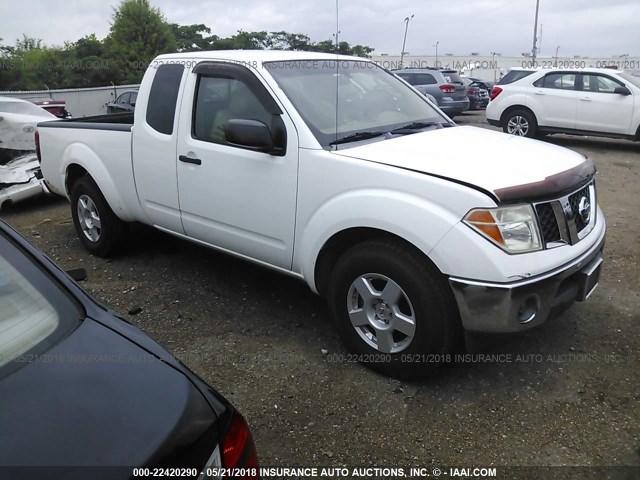 1N6AD06U36C477108 - 2006 NISSAN FRONTIER KING CAB LE/SE/OFF ROAD WHITE photo 1