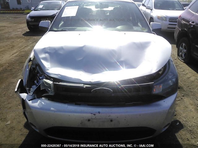 1FAHP3GN8AW252259 - 2010 FORD FOCUS SES SILVER photo 6