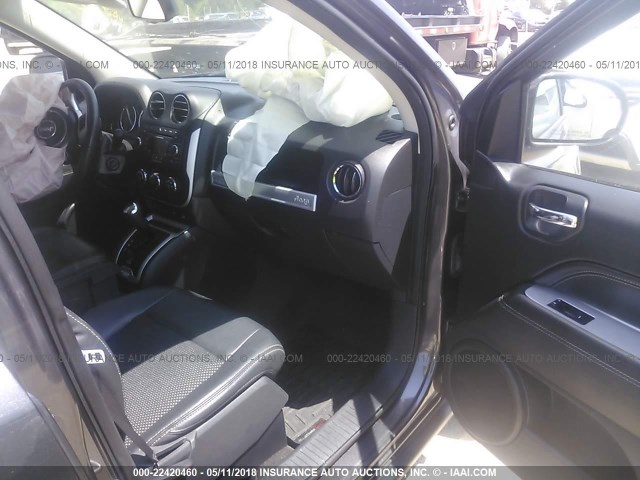 1C4NJCEA1GD769129 - 2016 JEEP COMPASS LATITUDE 灰色 照片 5