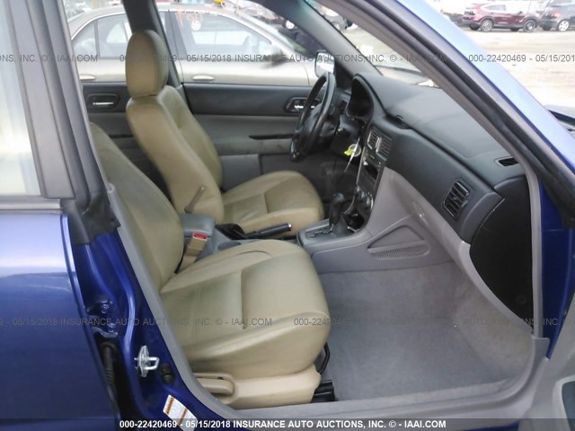 JF1SG65604H755165 - 2004 SUBARU FORESTER 2.5XS ლურჯი ფოტო 5