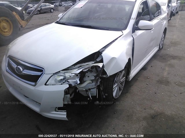 4S3BMBB63B3225671 - 2011 SUBARU LEGACY 2.5I PREMIUM WHITE photo 6