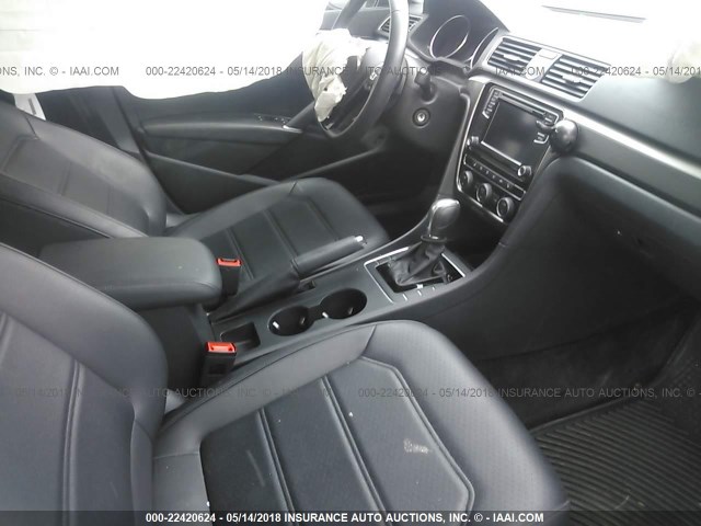1VWDT7A36HC003762 - 2017 VOLKSWAGEN PASSAT R-LINE Boz foto 5