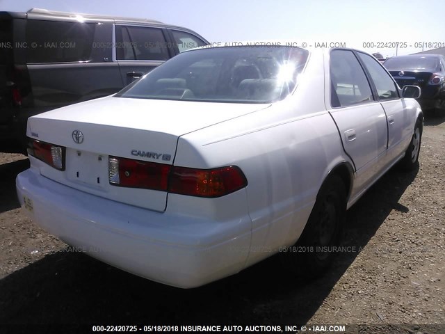 JT2BG22K5Y0445966 - 2000 TOYOTA CAMRY CE/LE/XLE WHITE photo 4