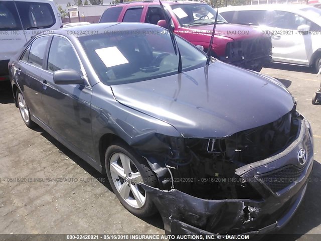 4T1BF3EK1AU015261 - 2010 TOYOTA CAMRY SE/LE/XLE ნაცრისფერი ფოტო 1
