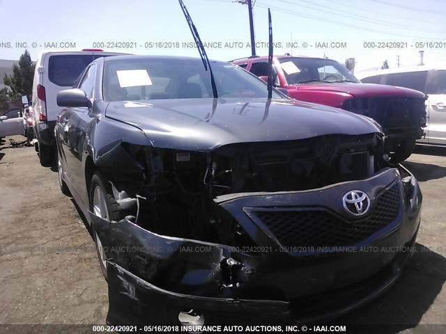 4T1BF3EK1AU015261 - 2010 TOYOTA CAMRY SE/LE/XLE ნაცრისფერი ფოტო 6