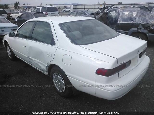 JT2BG22K3X0377424 - 1999 TOYOTA CAMRY LE/XLE WHITE photo 3