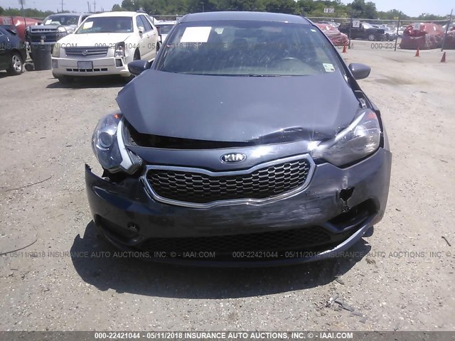 KNAFK4A66G5565877 - 2016 KIA FORTE LX BLUE photo 6