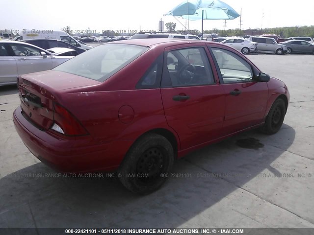 1FAFP3439YW278812 - 2000 FORD FOCUS SE/SE SPORT RED photo 4