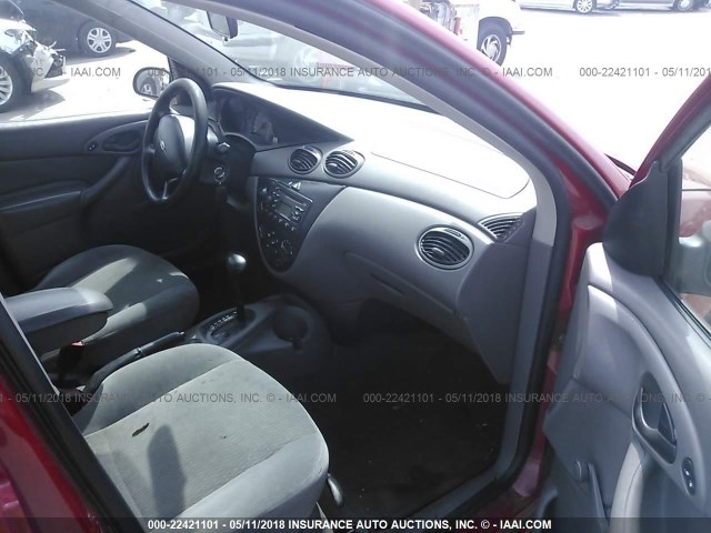 1FAFP3439YW278812 - 2000 FORD FOCUS SE/SE SPORT RED photo 5