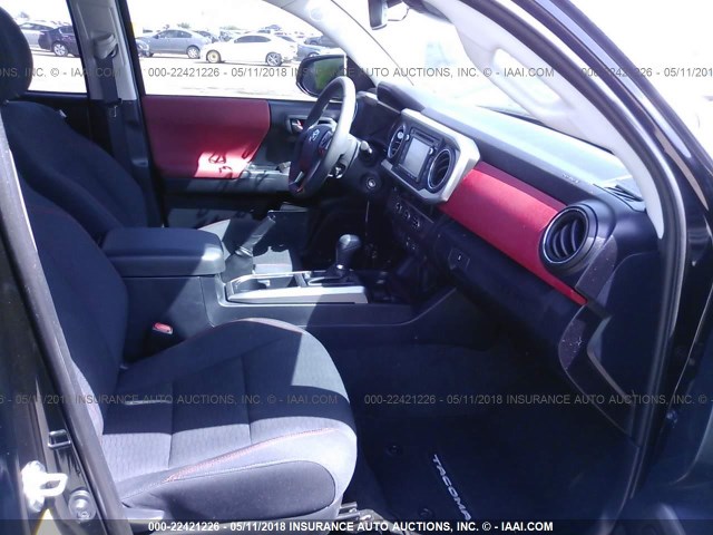 5TFAZ5CN2JX056366 - 2018 TOYOTA TACOMA DBL CAB/SR5/TRD SPORT/OR BLACK photo 5