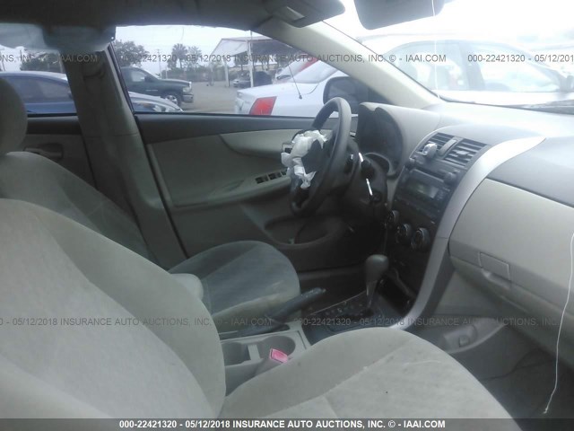 JTDBL40E09J037110 - 2009 TOYOTA COROLLA LE/XLE RED photo 5