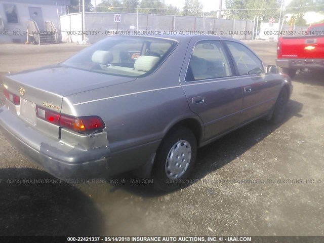 4T1BG22K3VU043791 - 1997 TOYOTA CAMRY CE/LE/XLE ნაცრისფერი ფოტო 4