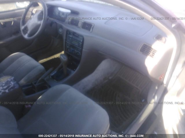 4T1BG22K3VU043791 - 1997 TOYOTA CAMRY CE/LE/XLE ნაცრისფერი ფოტო 5