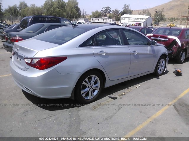 5NPEC4AC9DH555972 - 2013 HYUNDAI SONATA SE/LIMITED SILVER photo 4