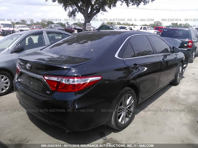 4T1BF1FK8GU164214 - 2016 TOYOTA CAMRY LE/XLE/SE/XSE შავი ფოტო 4
