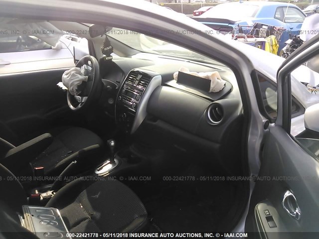 3N1CE2CP3FL374300 - 2015 NISSAN VERSA NOTE S/S PLUS/SV/SL/SR SILVER photo 5