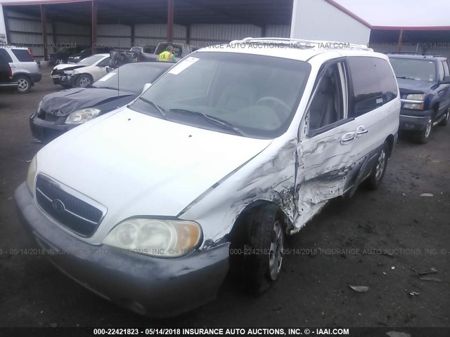 KNDUP131846596050 - 2004 KIA SEDONA EX/LX WHITE photo 2