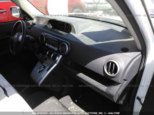 JTLKE50E081011478 - 2008 TOYOTA SCION XB WHITE photo 5