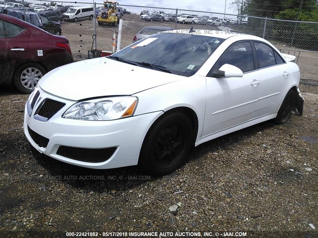 1G2ZA5E08A4155355 - 2010 PONTIAC G6 WHITE photo 2